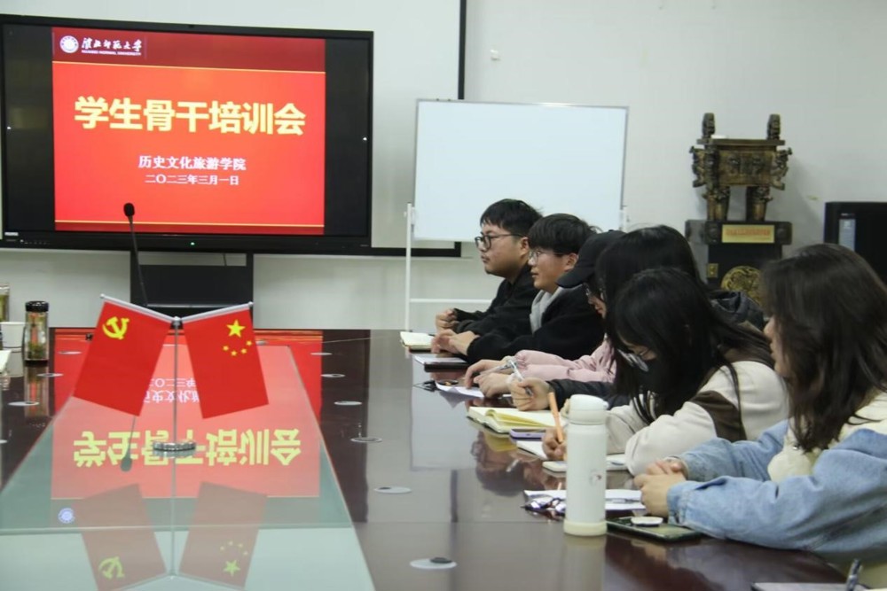 42f3646e750c452fa6ad0335eeaab3f2.jpg 42f3646e750c452fa6ad0335eeaab3f2.jpg